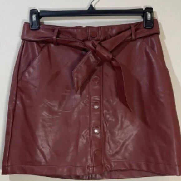 Abercrombie & Fitch Brown Vegan Faux Leather Mini Skirt Sz. Medium NWOT - Picture 4 of 7
